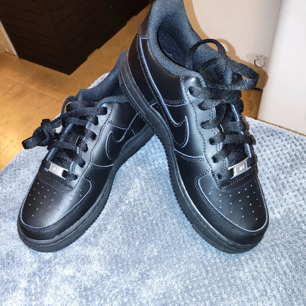 Nike Men's Black Sneakers